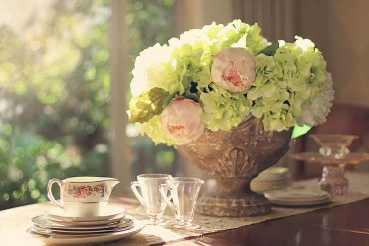 table setting, vintage dishes, vintage china, flowers, peonies, hydrangeas, setting