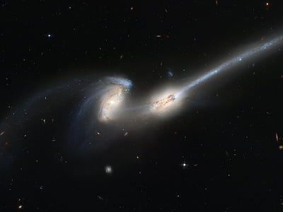 Galàxies espirals, galàxies dels ratolins, NGC 4676, constel·lació coma berenices, espai, estrelles, cosmos
