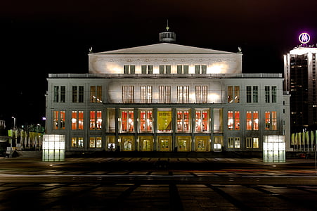 Leipzig, noč, operna hiša, pogledom na mesto, obsevati z reflektorsko lučjo, stavbe, Saška