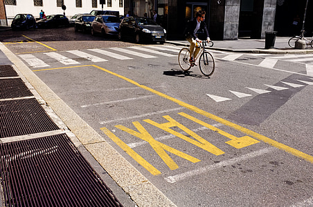 taxi de la línea, el marcado, carretera, bicicleta, Milán, Italia