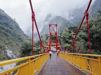 Taroko, pont de la mère, pluie, parapluie, brouillard, montagne, Nuage - ciel