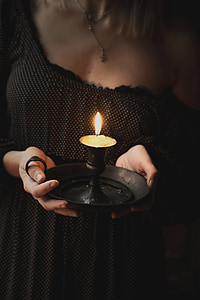 Момиче, свещ, Свещник, Секси, ръце, гърдата, рокля