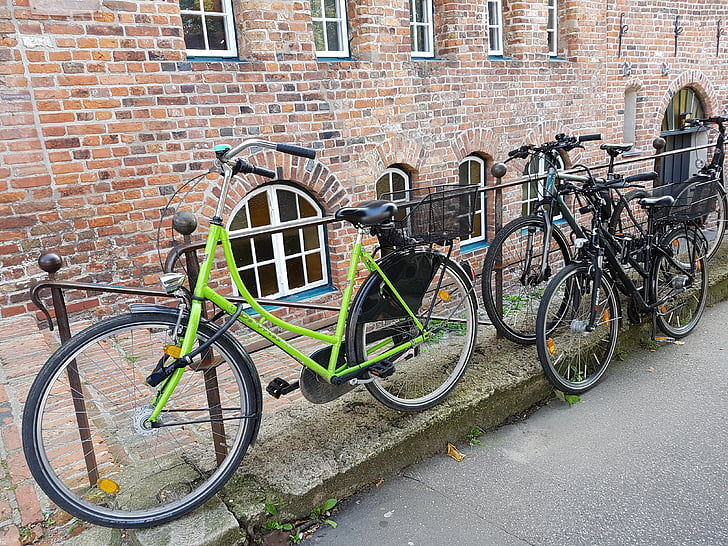 bicicletas, roda, andar de bicicleta, tráfego, espaço alternativo, estacionamento de bicicletas, Lübeck