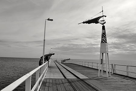 zwart-wit, brug, kust, jetty, aanlegsteiger, lange wandeling, Oceaan