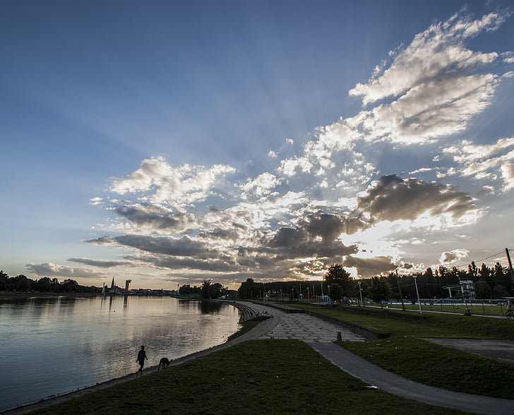 Osijek, Croácia, pôr do sol, Europa, cidade, céu, azul