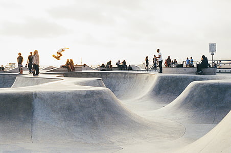 personas, Skatepark, jugando, skateboard, durante el día, El Skate park, tubos de medio