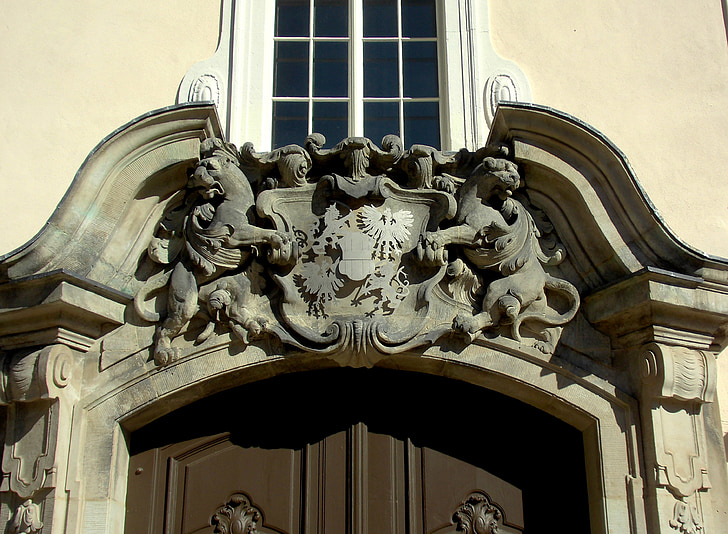 arquitectura, fachada, piedra natural, capa de brazos, principesca, ornamento de, puerta