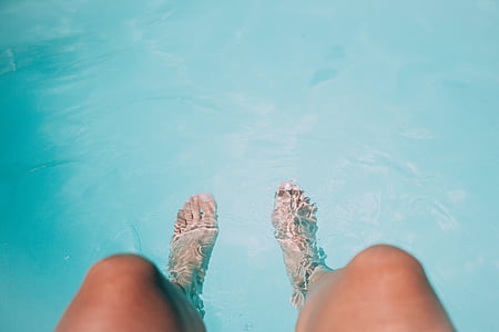 asmuo, s, kojos, vandens, baseinas, vasaros, saulės