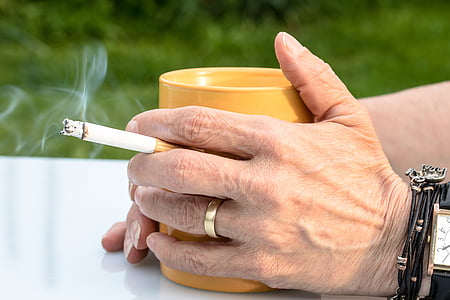 цигара, педал, ръце, дим, ръка, чаша кафе, тютюн