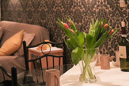 Apartament, flors, tulipes, sala, casa, interior residencial, disseny d'interiors