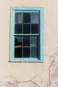 Adobe, Església embruixada, Església abandonat, Nou Mèxic, veritat o conseqüències, finestra trencada, pintura color turquesa