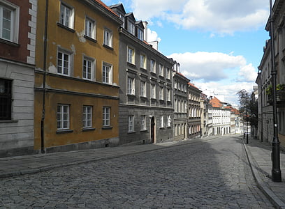 Varsó, Stare miasto, üres utcán