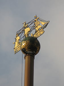 Hamburg, masztem, Ratusz, Rathausmarkt, statek żaglowy, Globe, Wieczorem światło