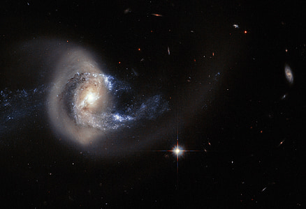 spiraalvormig sterrenstelsel, NGC 7714, samenvoegen, NGC 7715, wapens, ruimte, sterren