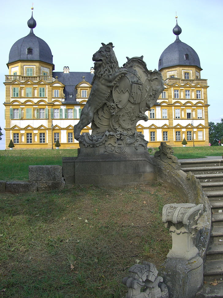 schloss seehof, memmelsdorf, park, lion sculpture, stone stairs