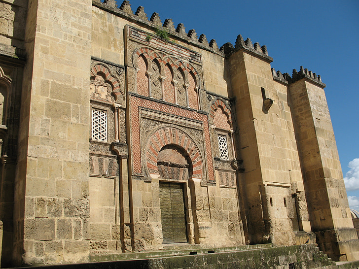 Cordoba, İspanya, Müslüman sanat, mimari, islam, Bulunan Meşhur Mekanlar, Camii