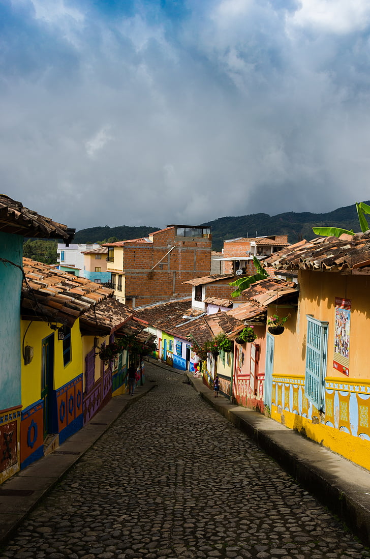 Kolumbie, guatape, cestovní ruch, zajímavá místa, slunečno, svátek, město
