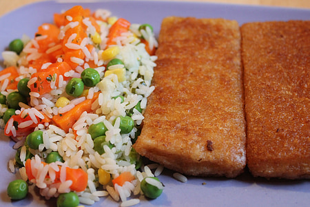 fried fish, rice, carrots, root, peas