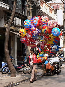 Vietnam, Hanoi, globos, vendedora, escena, calle, culturas