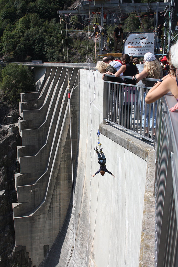 bungee-jumping, Barajı, Verzasca, Ticino, İsviçre