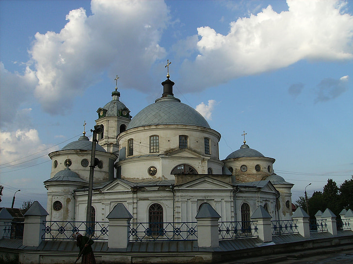 woznesenśka kostel, Romny, Ukrajina