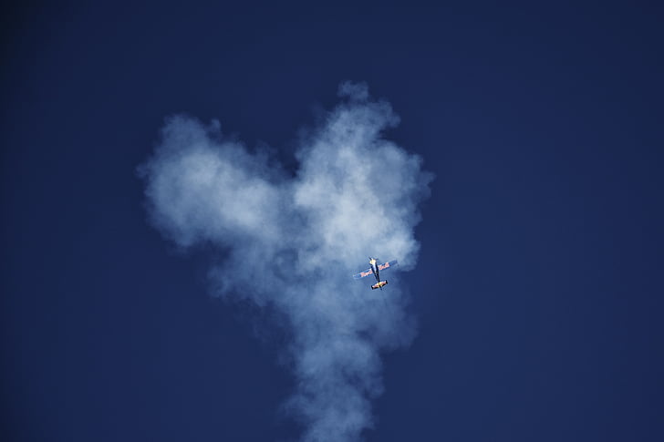 Sky, repülőgép, Red bull, füst, felhők