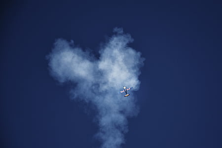 Sky, avion, RedBull, fumée, nuages