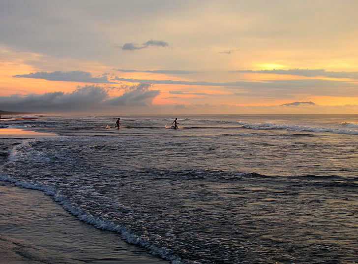 den Pazifischen Ozean, Sonnenaufgang, Morgen, Welle, Strand, Sand, Menschen