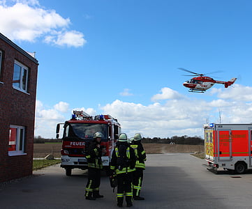 oheň, zdravotnické záchranné služby, hasičský vůz, Ochrana dýchacích cest, obloha, vrtulník, Doktor na volání