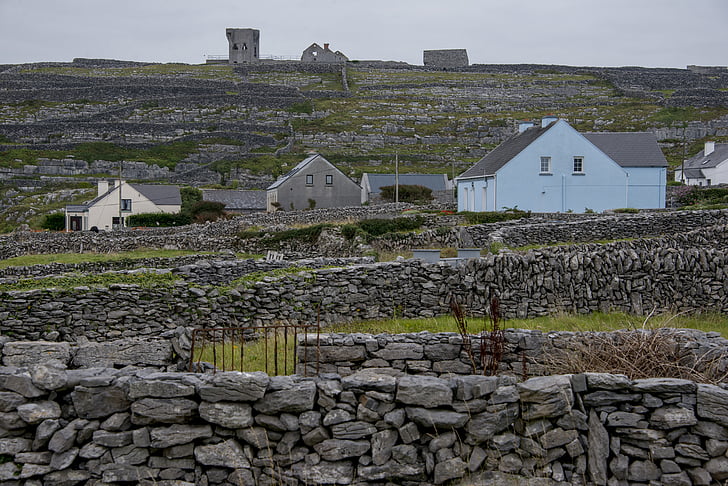 Irlanda, Ilhas Aran, Inisheer, vila, pedra, cerca, velho