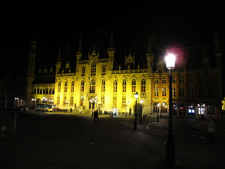 Bruges, Hôtel de ville, marché