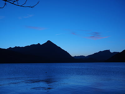 στη λίμνη thun, Ιντερλάκεν, μπλε ώρα, βουνά, φτέρνισμα, Υψίπεδα Βέρνης, Spiez
