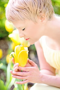 tulipány, žltá, blondína, krásna mladá žena, jar, kvet, čerstvé