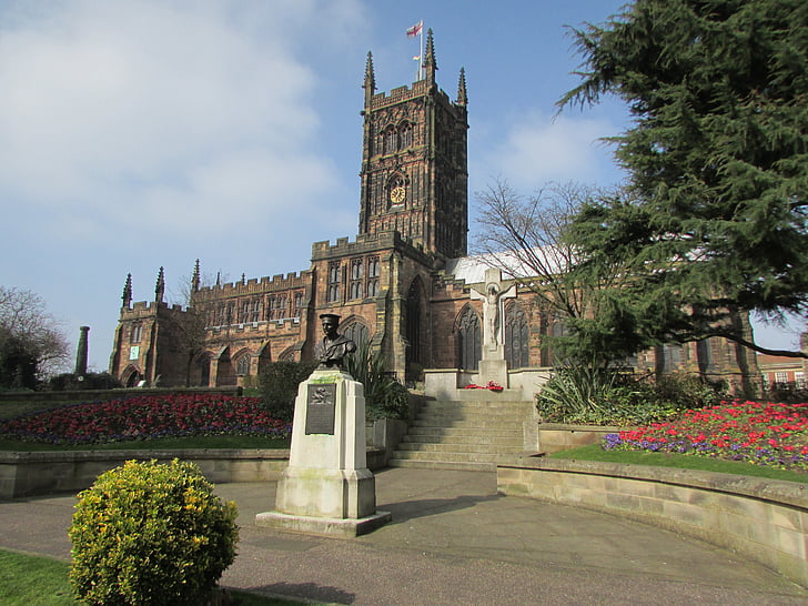 Anglija, Wolverhampton, Univerza