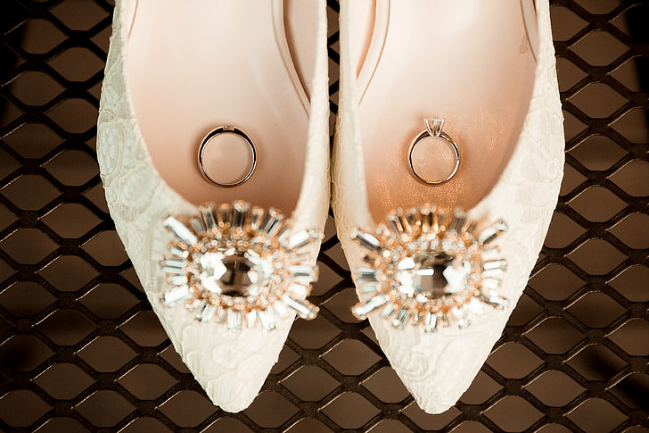 Svatební obuv, Snubní prsteny, bílé boty, Láska