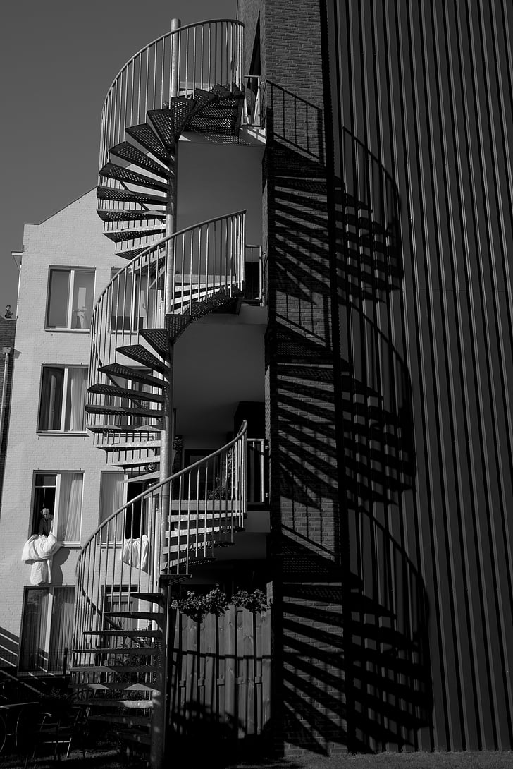 arhitektura, past, navijanje stopnišče, stavbe, slog, sence, črno-bel