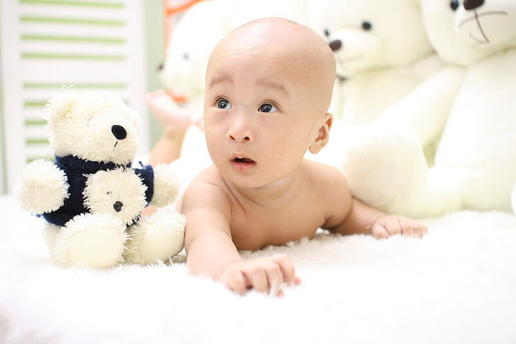 μωρό, λευκό, στρώμα, κοντά σε:, βελούδινα, παιχνίδια, εσωτερικό