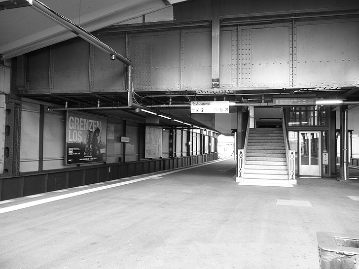 s bahn, metro, berlin, gleisdreieck, track, black and white, silent