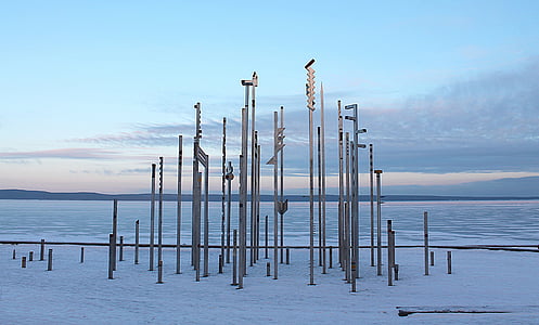 卡累利阿, 彼得罗扎沃茨克, 奥涅加湖, 金属雕塑, 冬季景观, 码头, 寒冷的温度