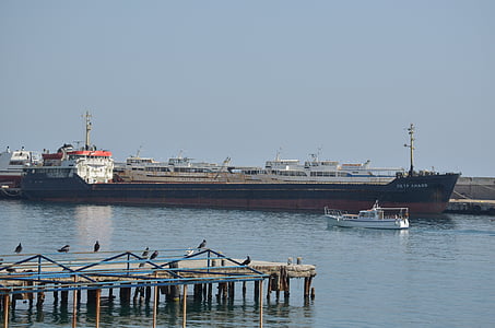 Yalta, Port, Száraz rakományszállító hajók, tengeri kikötő, tenger