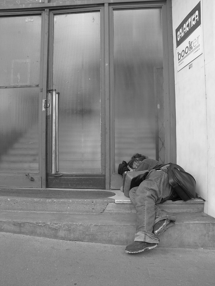 homeless, fedélnélküli, man, sleep, street, gate, entrance