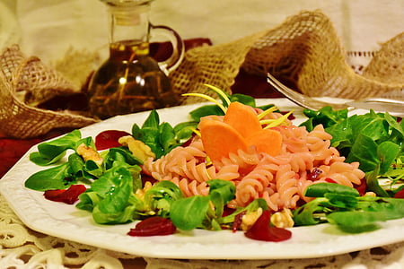 beetroot, lamb's lettuce, noodles, pasta salad, green salad, salad, starter
