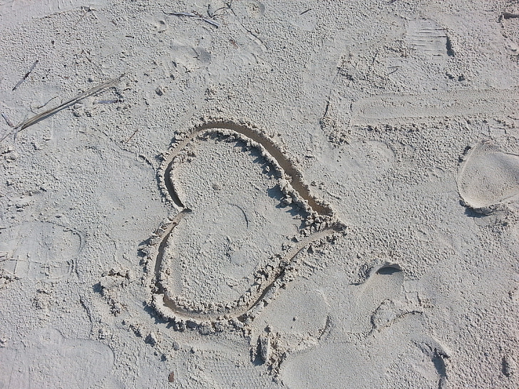 Кохання, серце, пісок