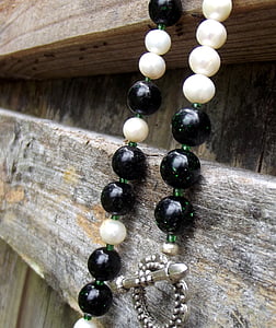 sitara de sol, perlas Akoya, plata sobre cobre, cierre de palanca, collar, joyería, verde