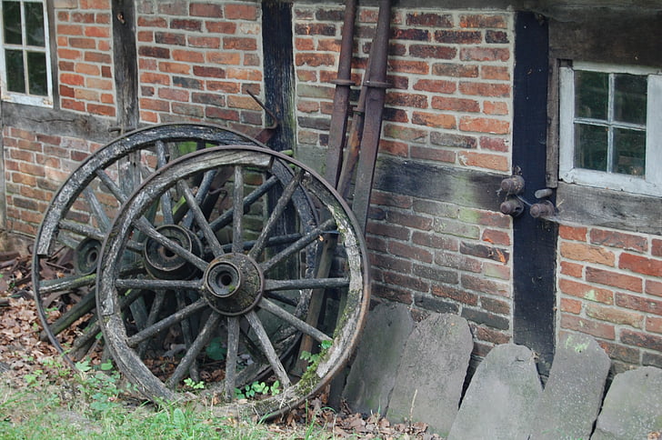 Wagon wheel, fälgar, gamla hjul, trä hjulet, Bondgård