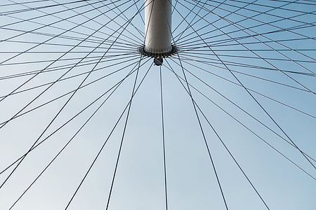 gris, bicicletes, roda, blau, cel, arquitectura, vista d'angle baix