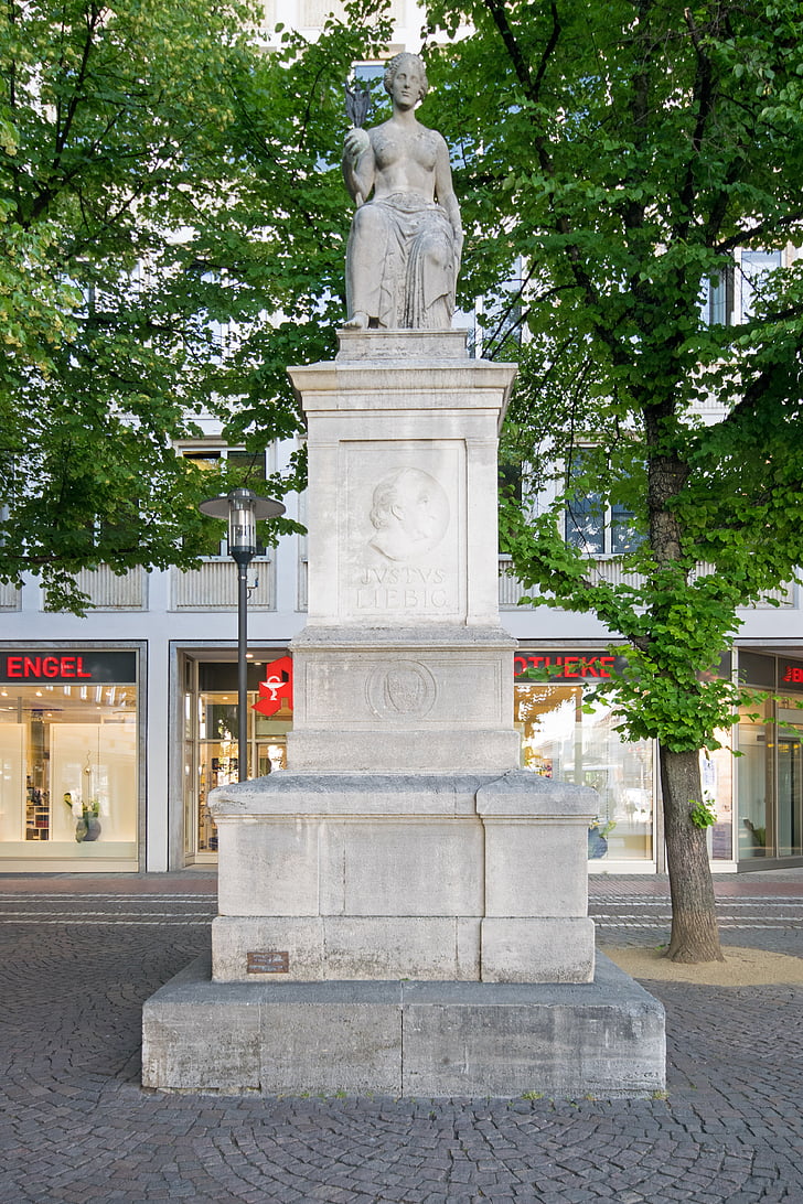 Luisenplatz, Darmstadt, Hessen, Duitsland, monument, Justus liebig, kunst