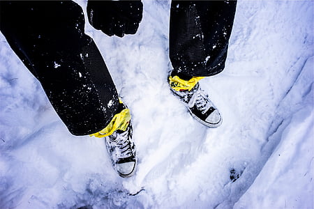 osoba, noszenie, biały, koronki, buty, śnieg, pole