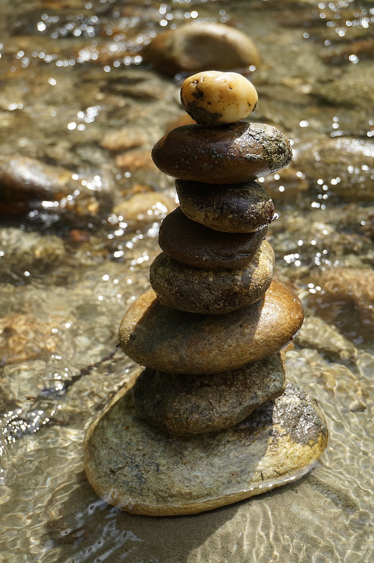 munt de pedres, equilibri, meditació, l'aigua, pedres, riu, còdols