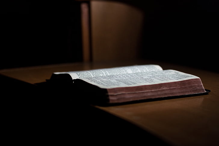 Biblija, knjiga, kršćanski, kršćanstvo, tamno, obrazovanje, u zatvorenom prostoru
